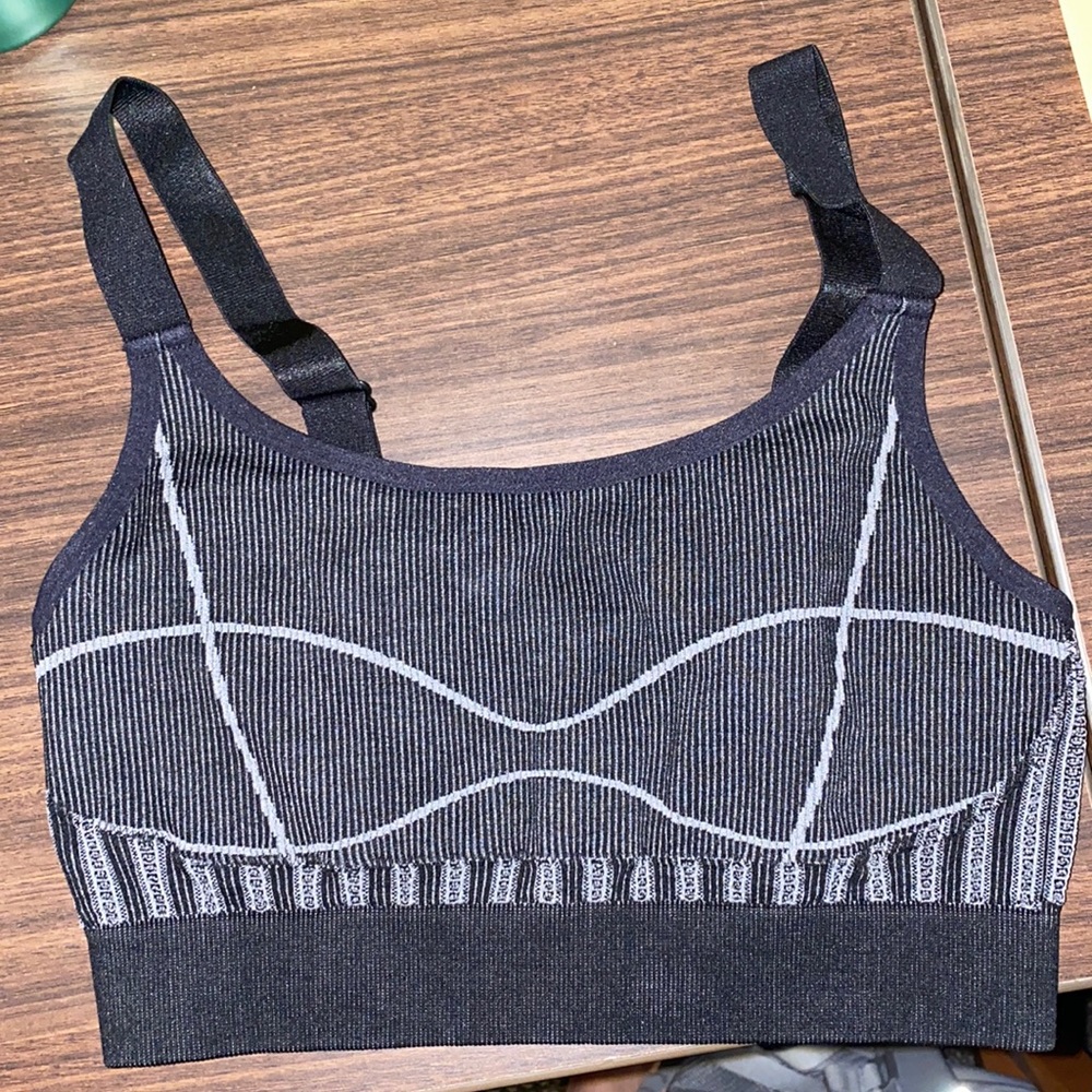 Fabletics sports bra